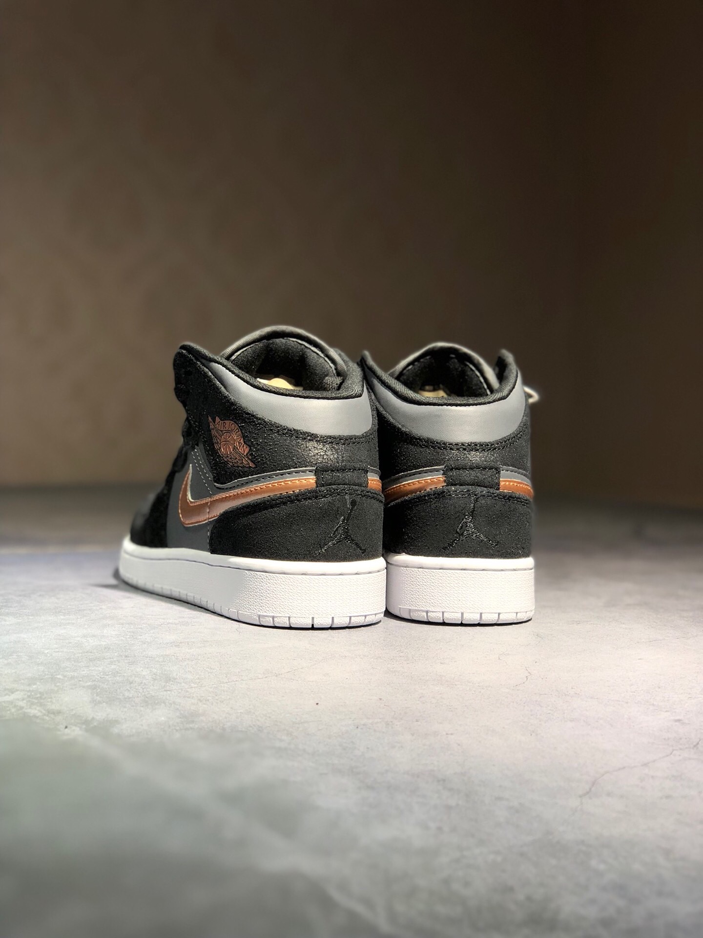 Authentic Air Jordan 1 Mid Bronze GS